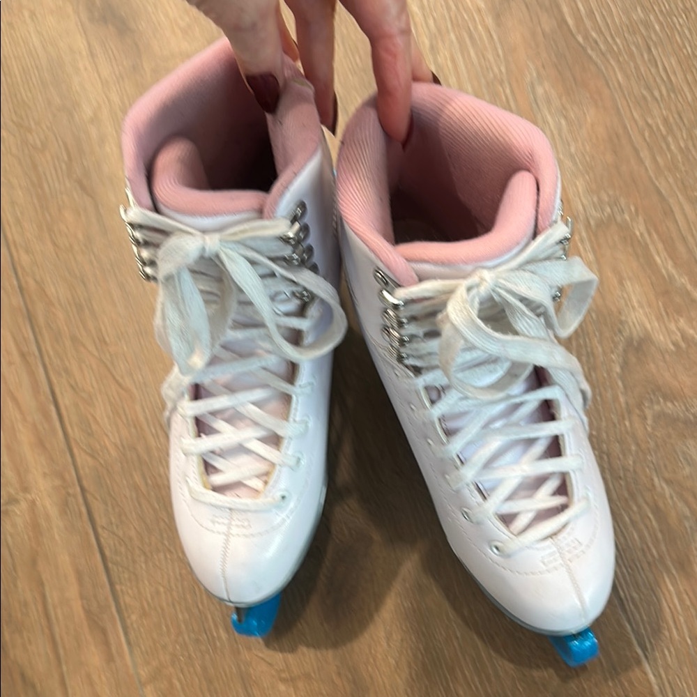 Jackson Ultima girls Soft Skate White and Pink Ice Skates. Size 5.